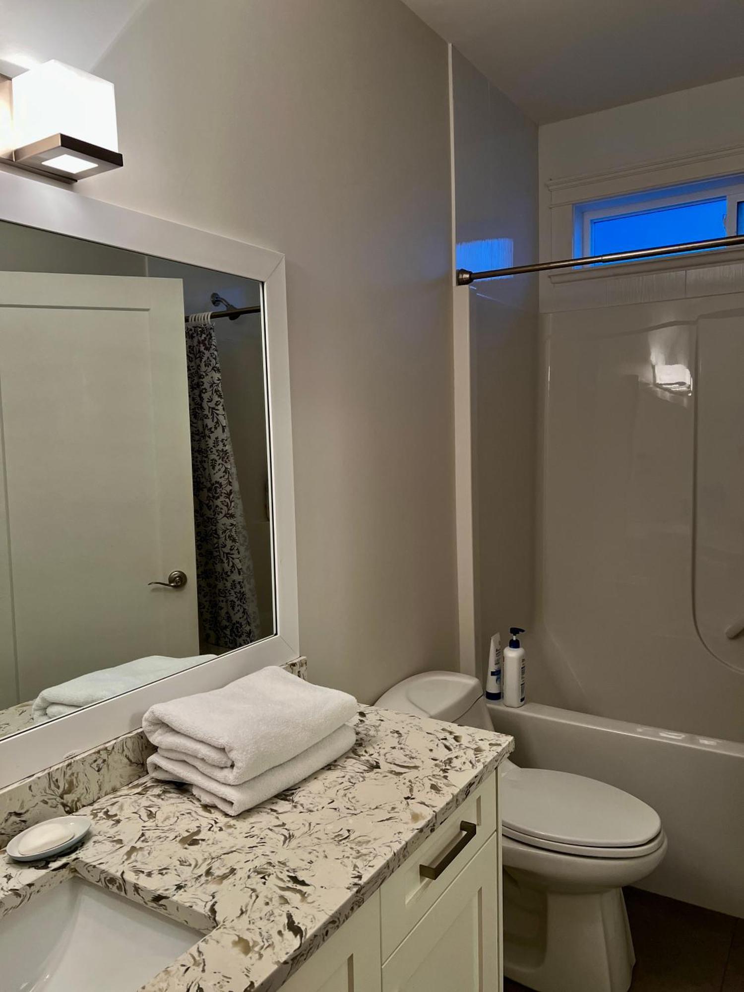 Ocean Melody Vacation Rooms Nanaimo Exterior photo